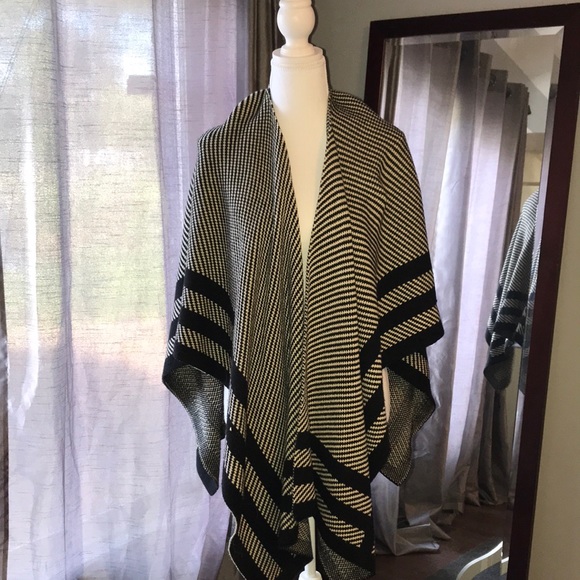 Nicole Miller Wrap - Picture 1 of 3